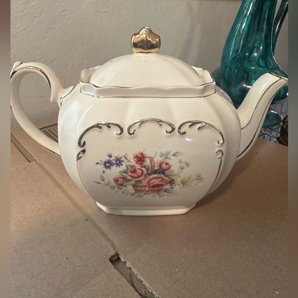Vintage Sadler England Cube Teapot Pink Roses in Basket Gold Trim, RARE design.